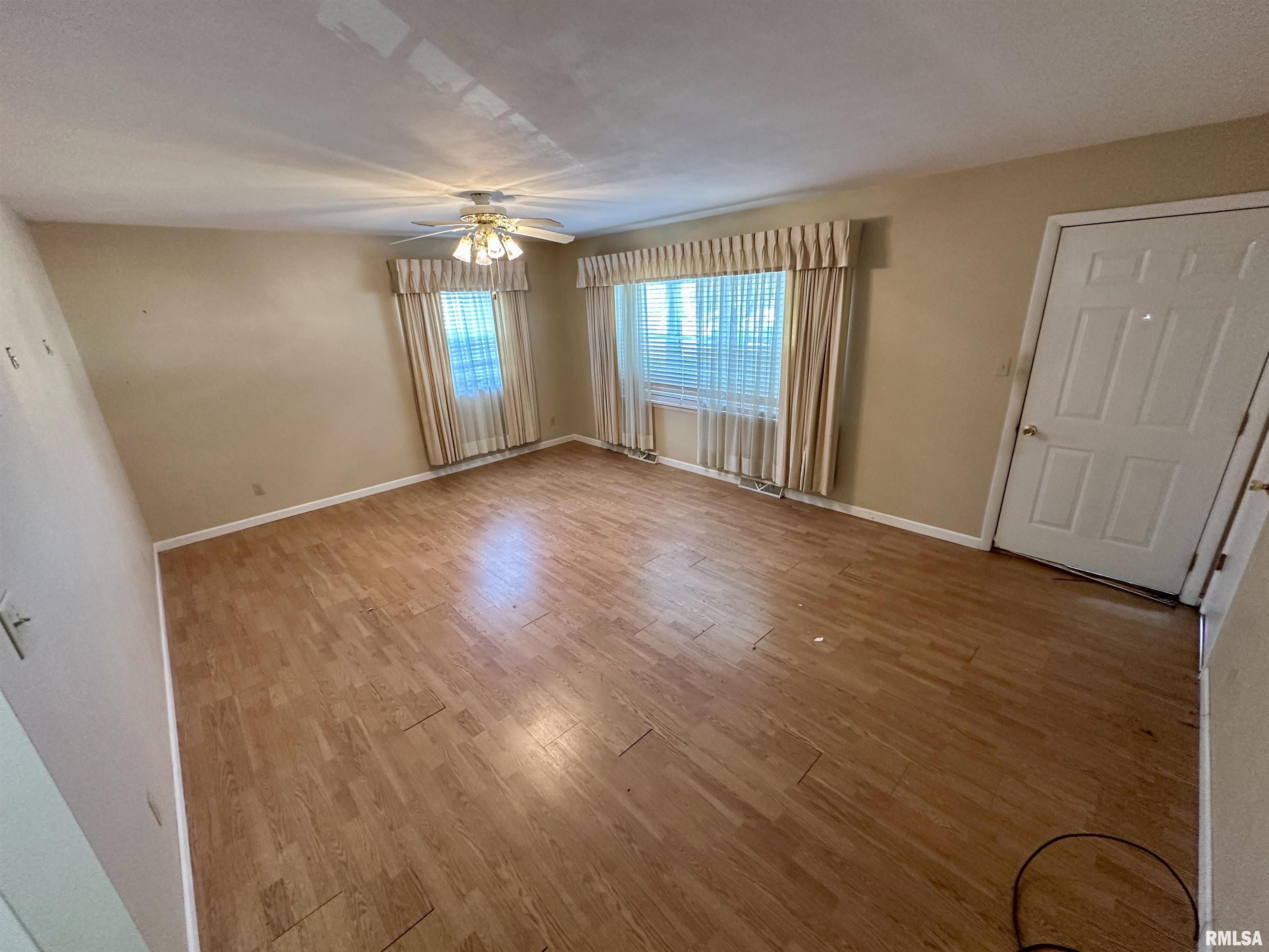 855 West Superior Avenue Jacksonville, IL 62650 - Photo 4 of 37