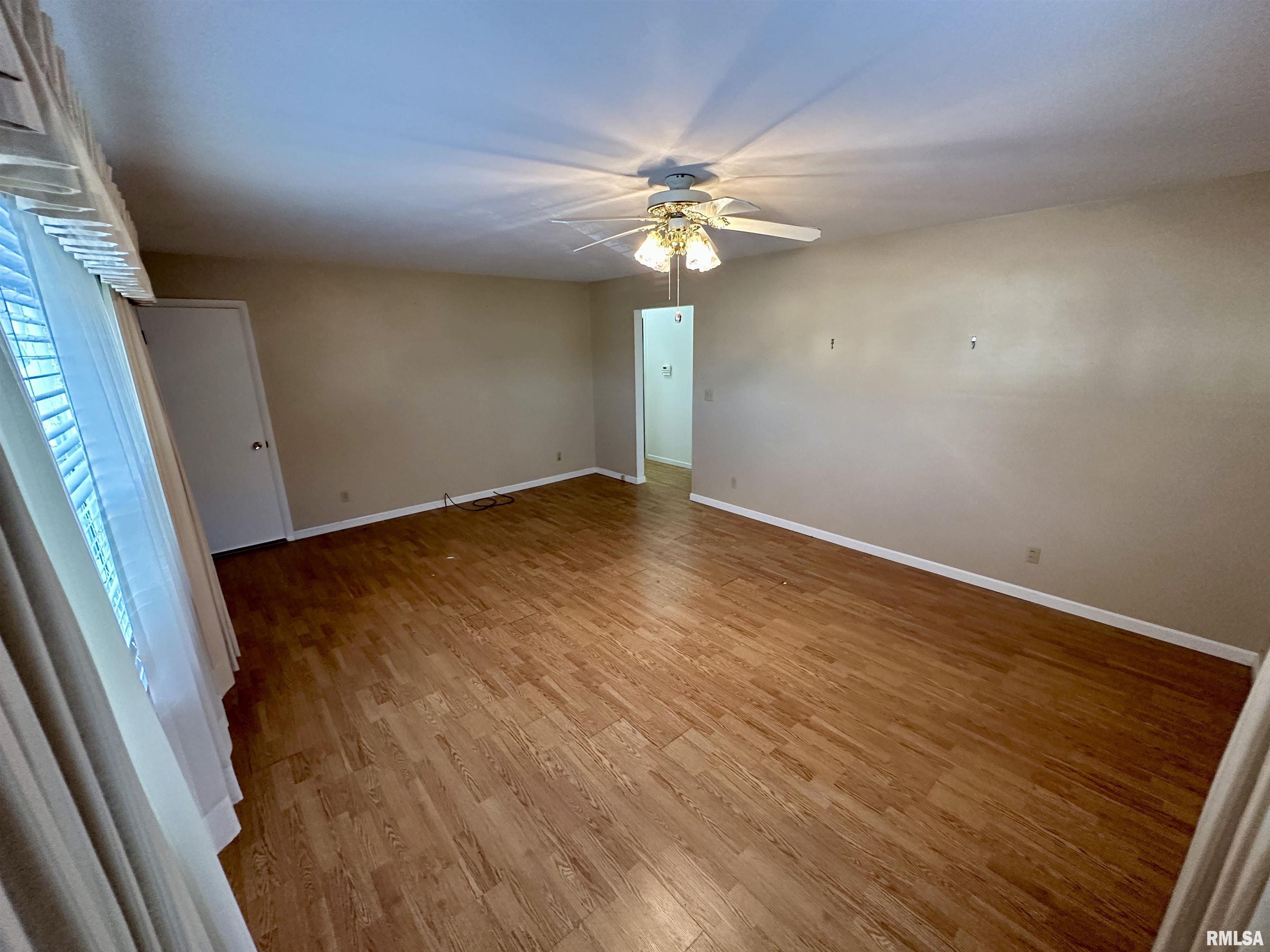 855 West Superior Avenue Jacksonville, IL 62650 - Photo 6 of 37