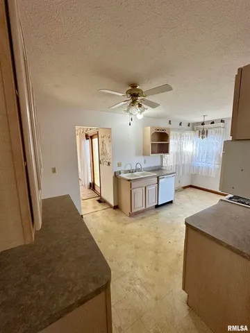 $80,000 | 855 West Superior Avenue, Jacksonville, IL 62650