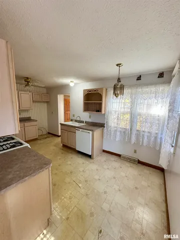 $80,000 | 855 West Superior Avenue, Jacksonville, IL 62650