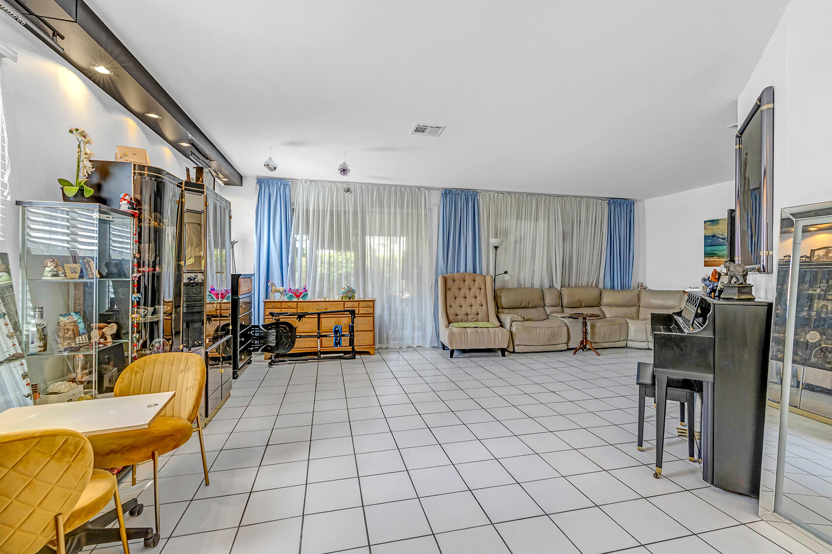 6807 Via Regina, Unit 1 Boca Raton, FL 33433 - Photo 4 of 28 AR500336