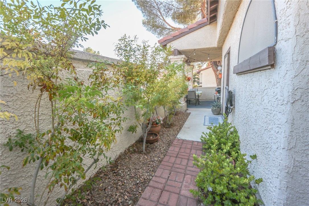 3201 La Mancha Way Henderson, NV 89014 - Photo 40 of 43 View of yard