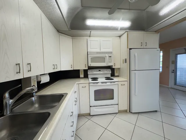 $1,500 | 4053 Hythe A, Boca Raton, FL 33434