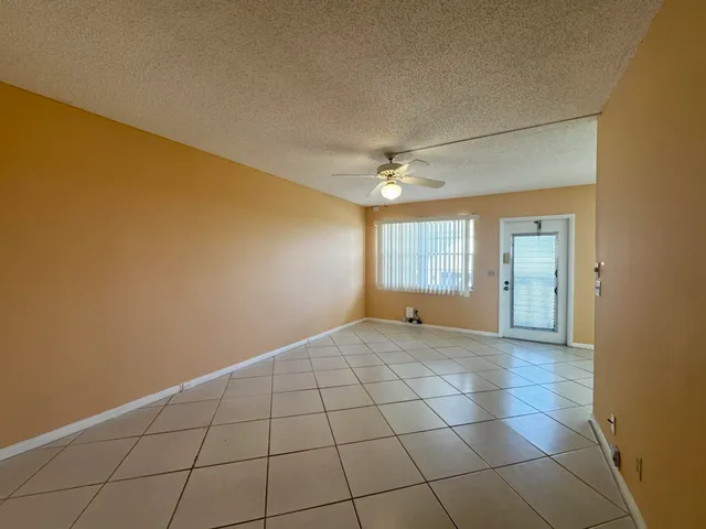 $1,500 | 4053 Hythe A, Boca Raton, FL 33434