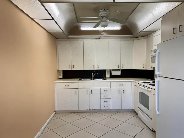 $1,500 | 4053 Hythe A, Boca Raton, FL 33434