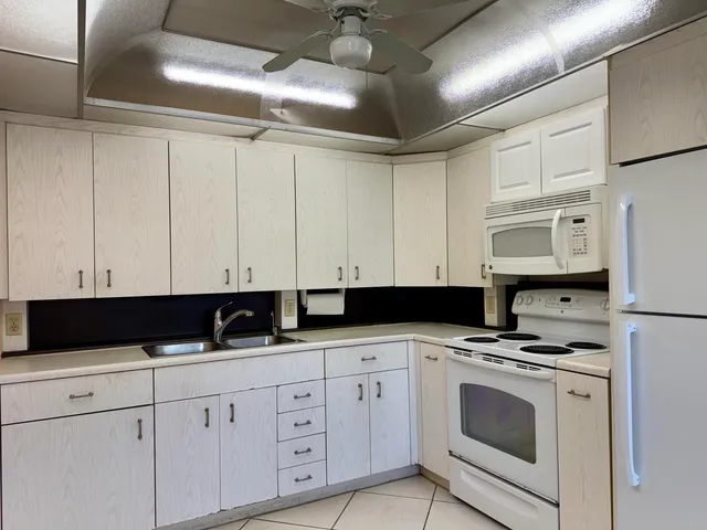 $1,500 | 4053 Hythe A, Boca Raton, FL 33434