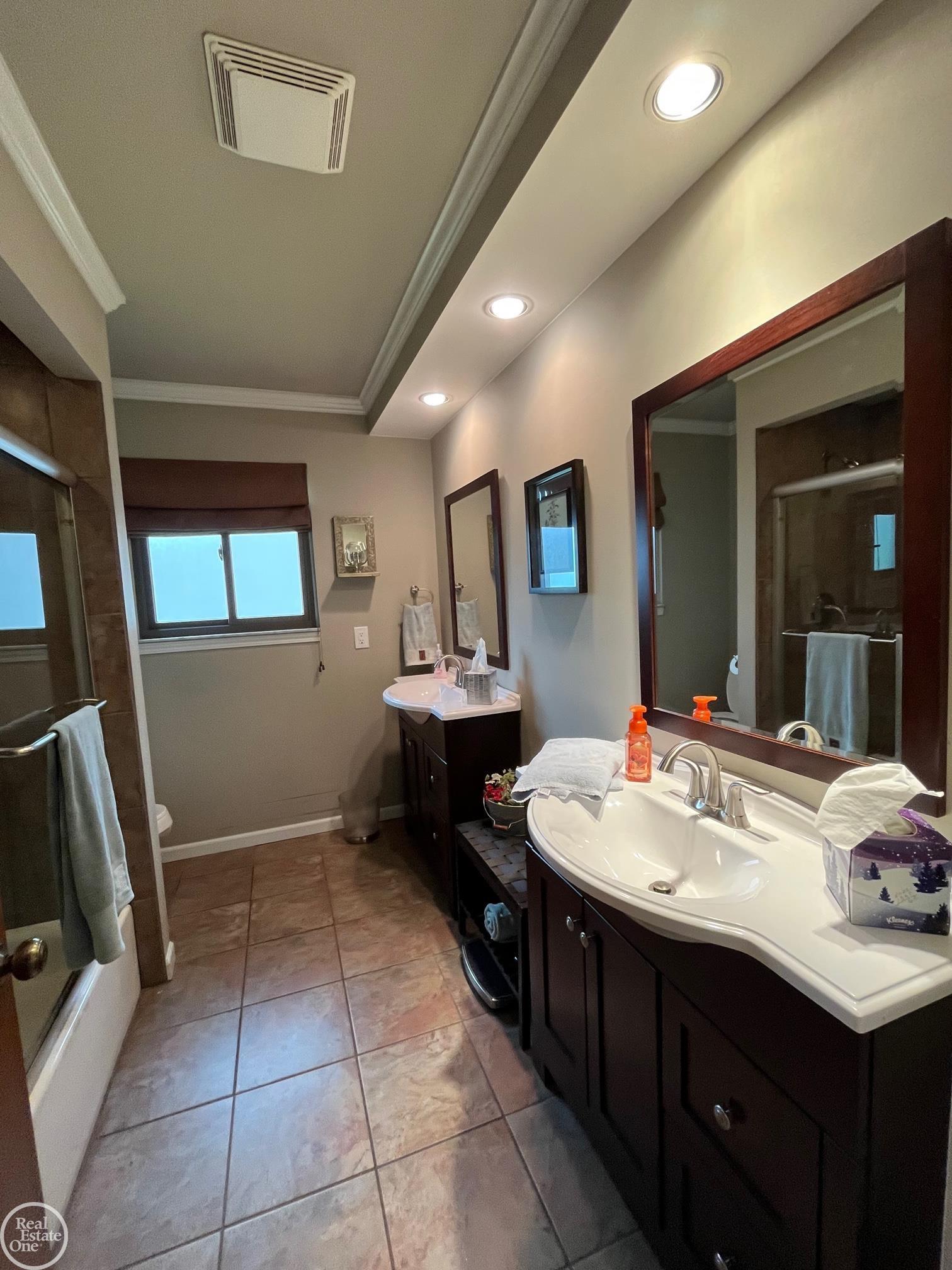 47916 Chrys Road Macomb, MI 48044 - Photo 24 of 29 50119487-23.JPG