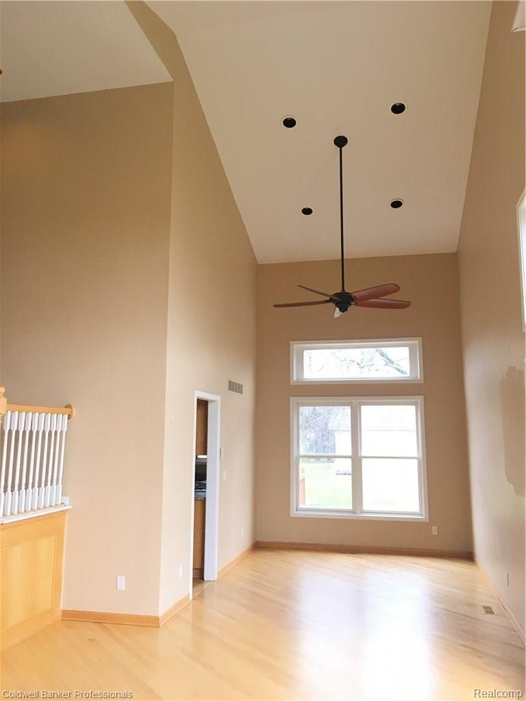 1890 East Hamlin Road Rochester, MI 48307 - Photo 6 of 32 1890 Hamlin Entry1.JPG