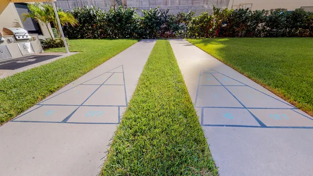 a view of a tennis court