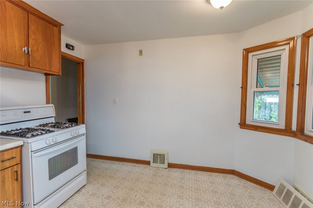 5804 Turney Road Garfield Heights, OH 44125 - Photo 7 of 31