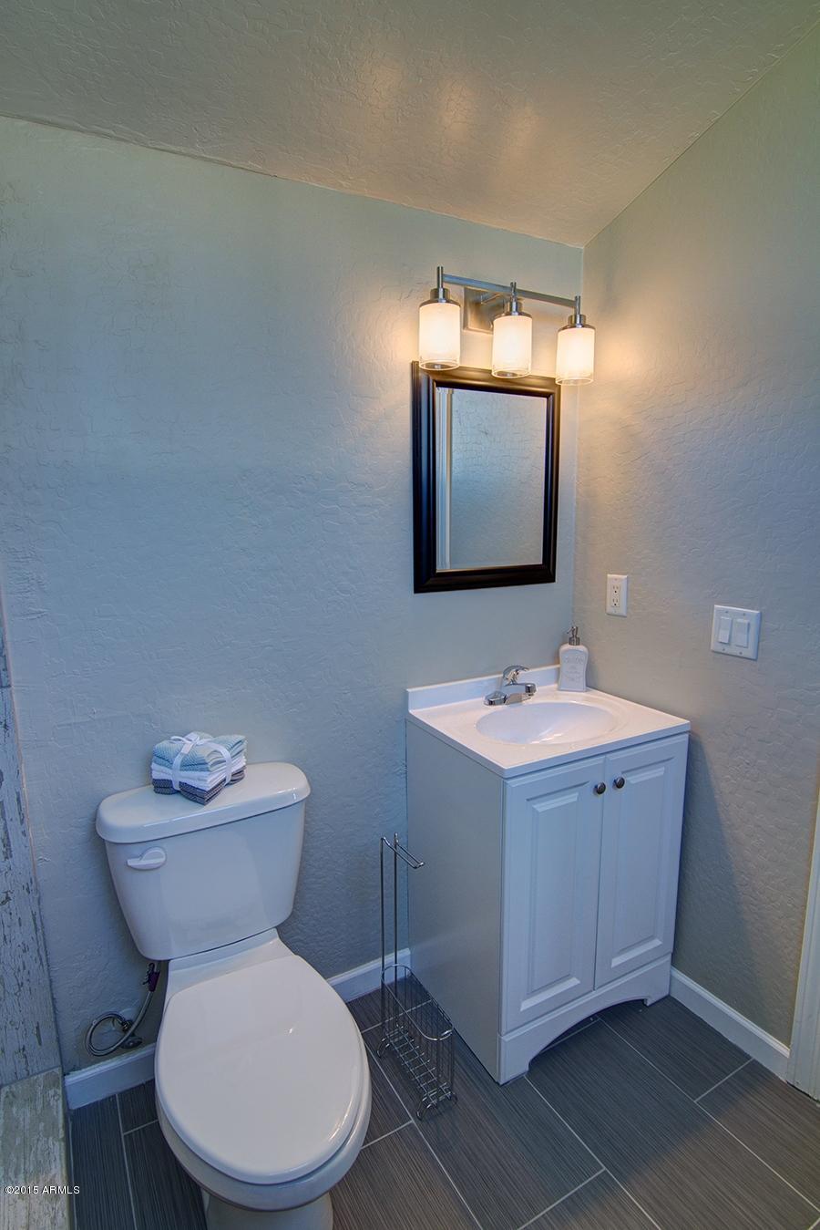 2115 West Piccadilly Road Phoenix, AZ 85015 - Photo 25 of 26 Piccadilly 2115 059