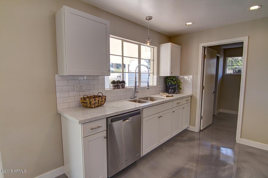 2115 West Piccadilly Road Phoenix, AZ 85015 - Photo 10 of 26 Piccadilly 2115 044