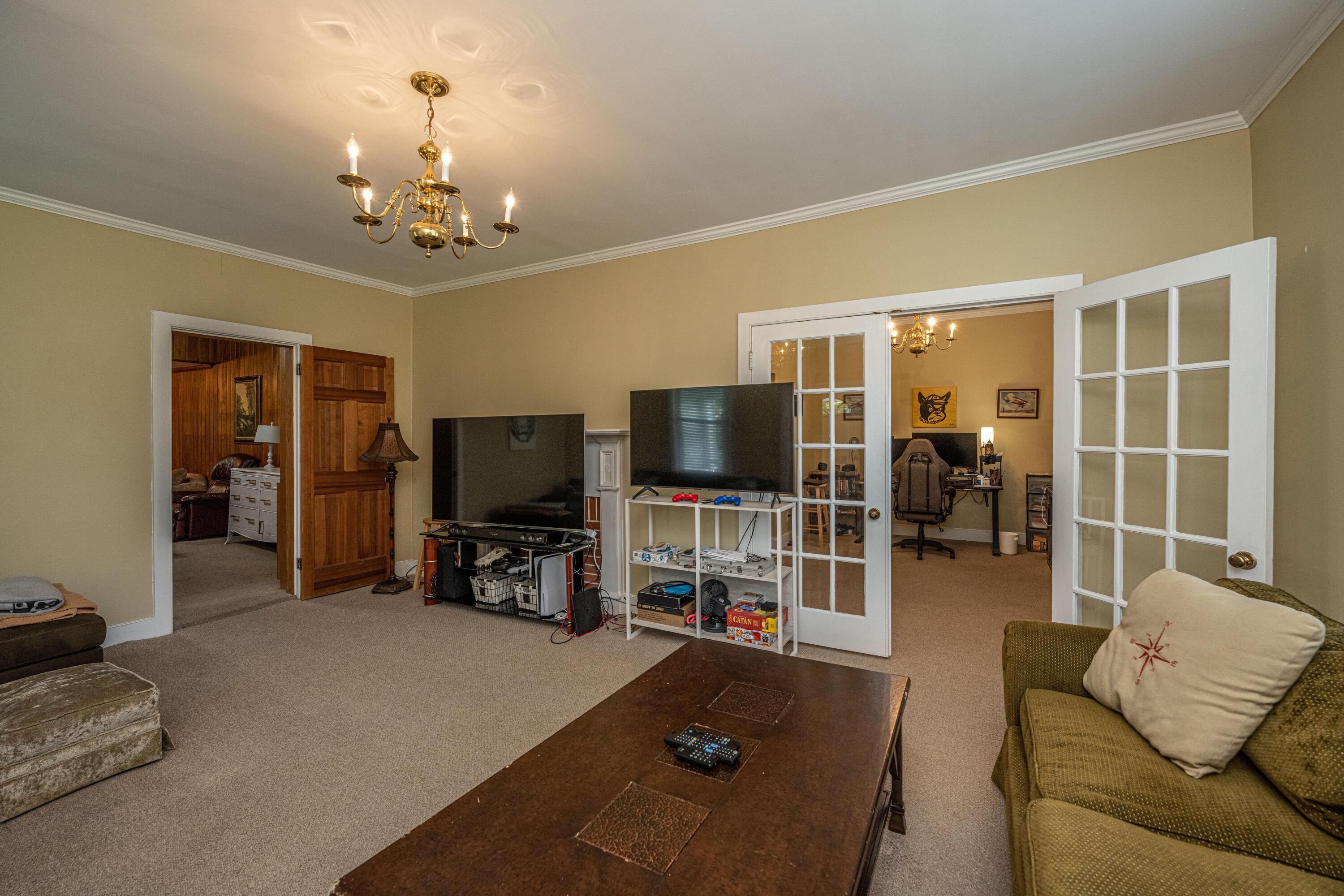 685 Folly Road Charleston, SC 29412 - Photo 12 of 34 685 Folly living room into dining