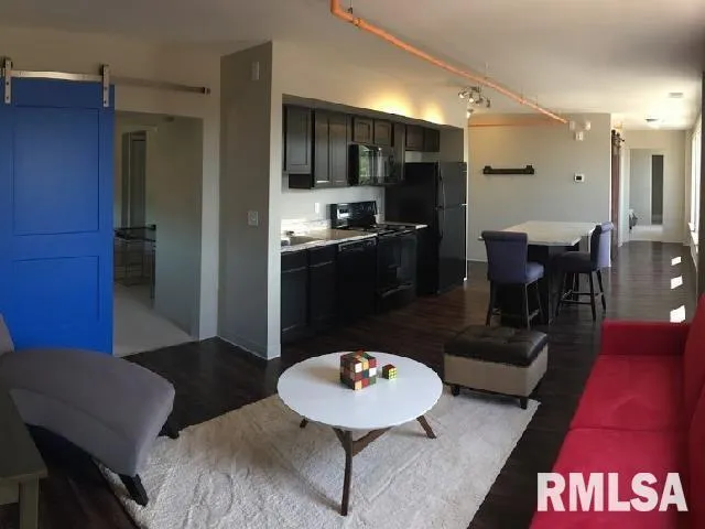 $1,299 | 501 15th Street, Unit 802, Moline, IL 61265