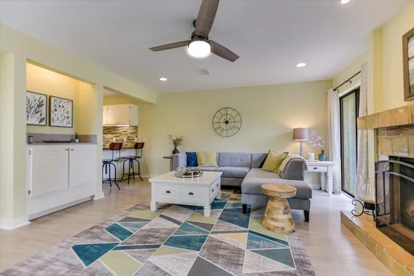 $785,000 | 402 Lost Echo, Unit 8, Horseshoe Bay, TX 78657