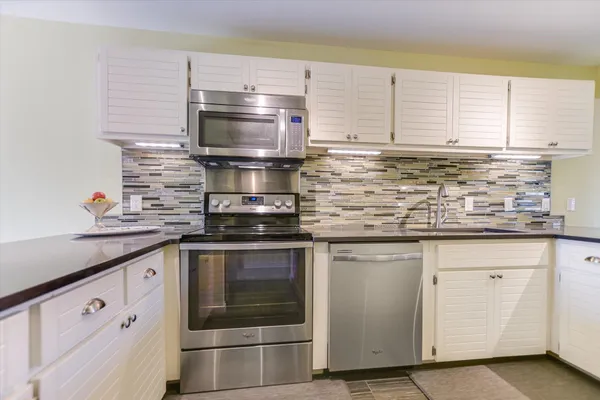 $785,000 | 402 Lost Echo, Unit 8, Horseshoe Bay, TX 78657