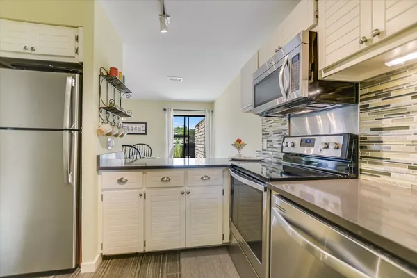 $785,000 | 402 Lost Echo, Unit 8, Horseshoe Bay, TX 78657