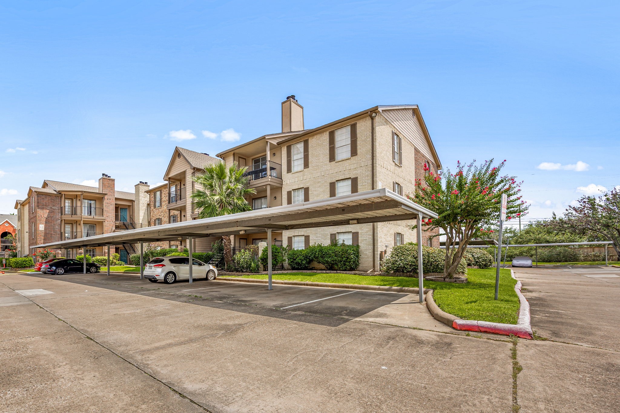 2121 Hepburn Street, Unit 710 Houston, TX 77054 - Photo 27 of 35 a front view of building with cars parked