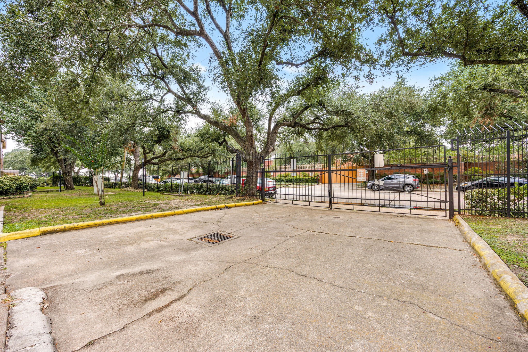 2121 Hepburn Street, Unit 710 Houston, TX 77054 - Photo 29 of 35 a view of outdoor space with swimming pool and sitting area