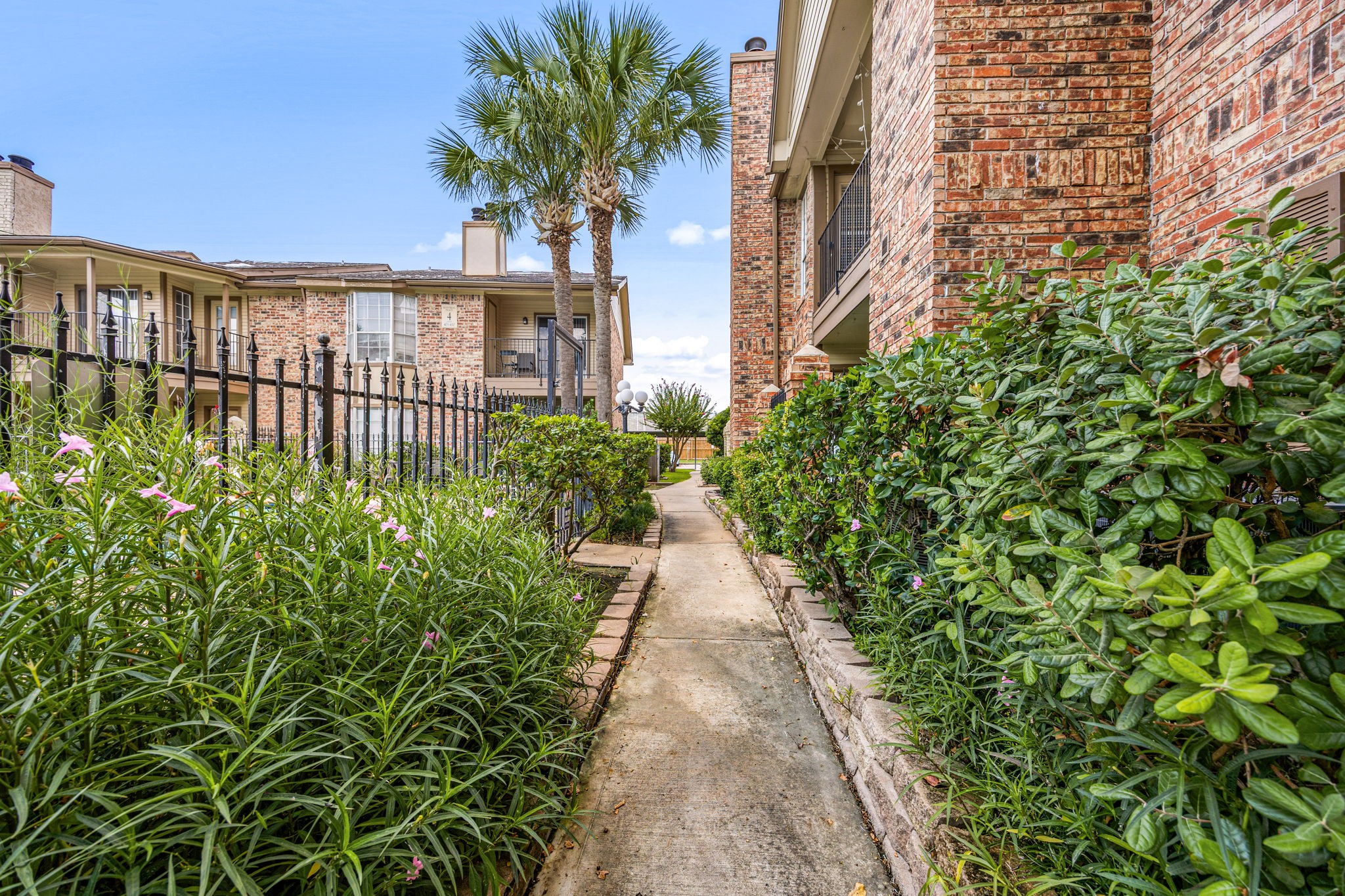 2121 Hepburn Street, Unit 710 Houston, TX 77054 - Photo 30 of 35 a view of a garden with pathway