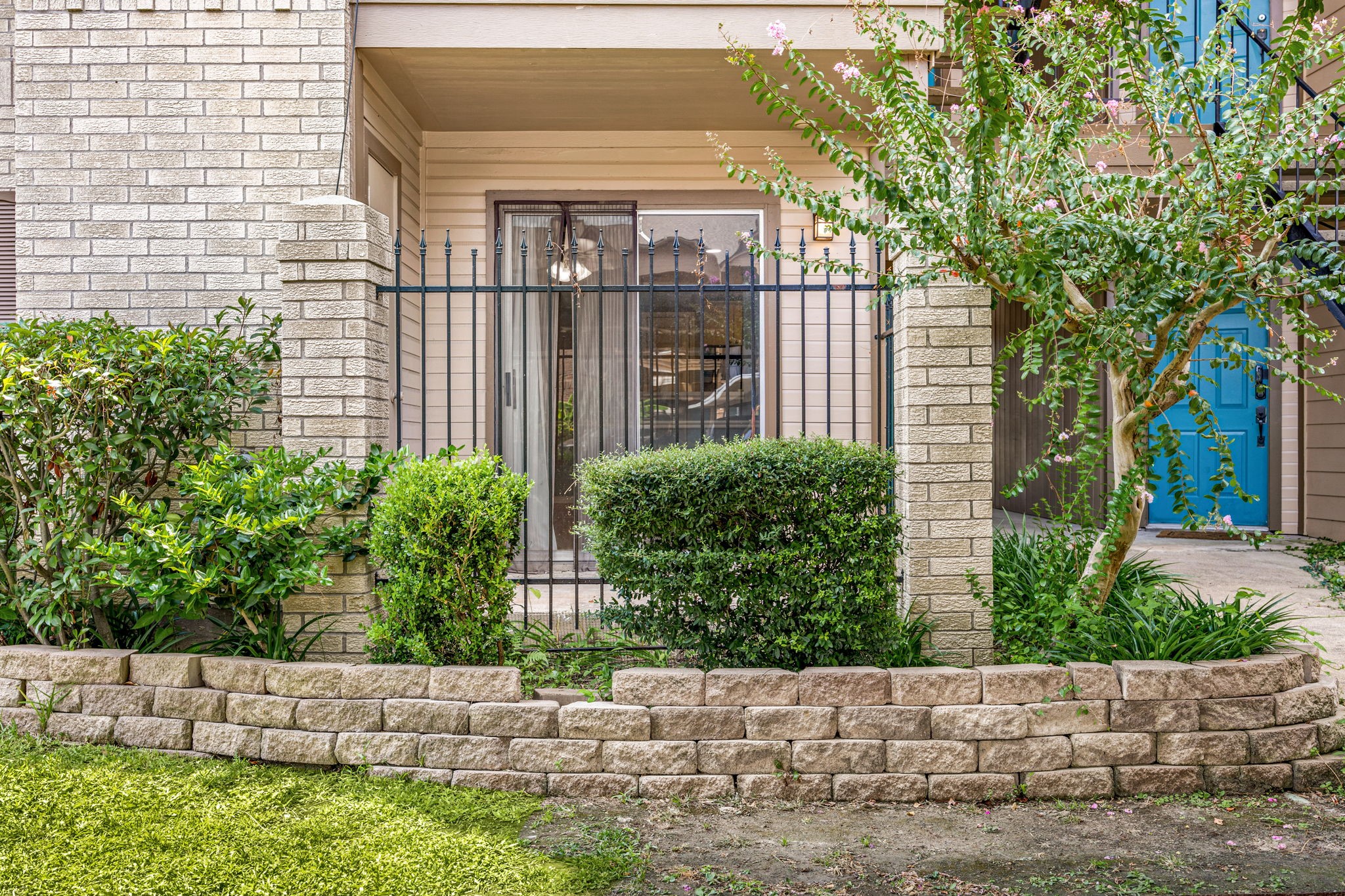 2121 Hepburn Street, Unit 710 Houston, TX 77054 - Photo 5 of 35 a front view of a house with a garden