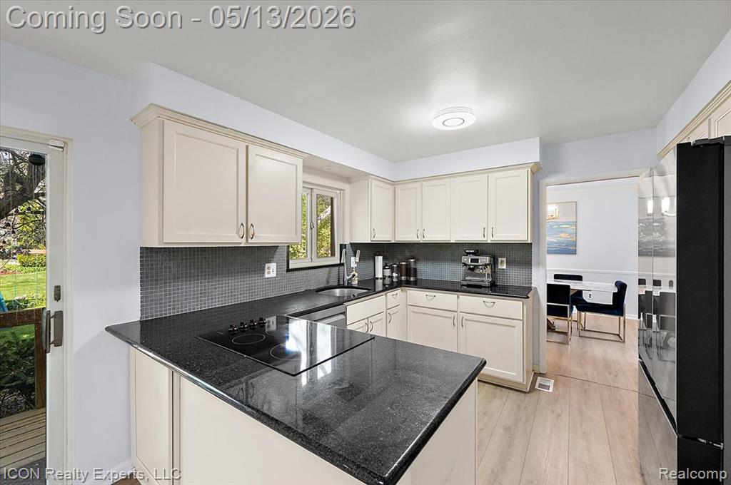 2720 Bridle Road Bloomfield Hills, MI 48304 - Photo 8 of 42 Gallery Image 8