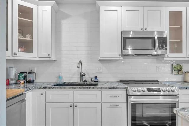 $2,600 | 4728 Beach Drive Southeast, Unit A, St. Petersburg, FL 33705