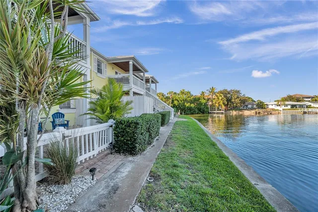 $2,600 | 4728 Beach Drive Southeast, Unit A, St. Petersburg, FL 33705