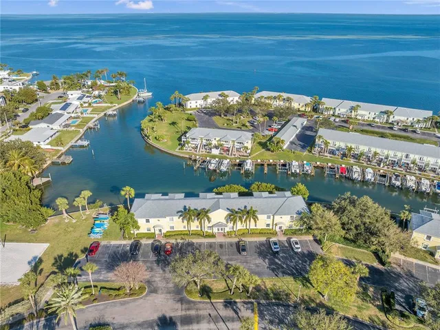 $2,600 | 4728 Beach Drive Southeast, Unit A, St. Petersburg, FL 33705