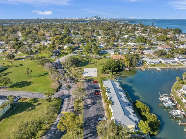 $2,600 | 4728 Beach Drive Southeast, Unit A, St. Petersburg, FL 33705