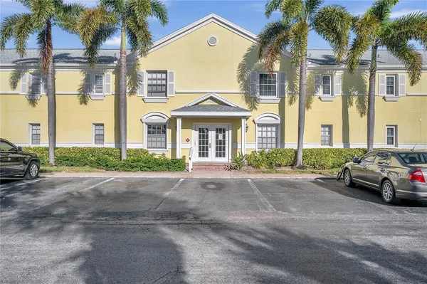 $2,600 | 4728 Beach Drive Southeast, Unit A, St. Petersburg, FL 33705
