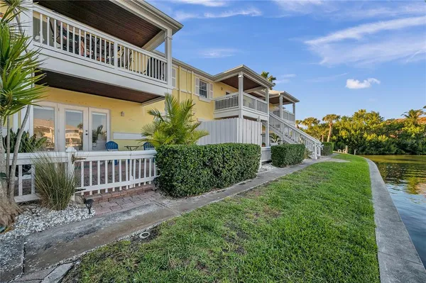 $2,600 | 4728 Beach Drive Southeast, Unit A, St. Petersburg, FL 33705