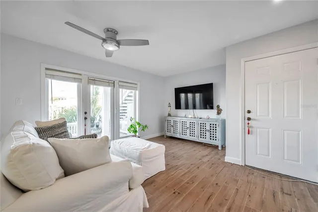 $2,600 | 4728 Beach Drive Southeast, Unit A, St. Petersburg, FL 33705