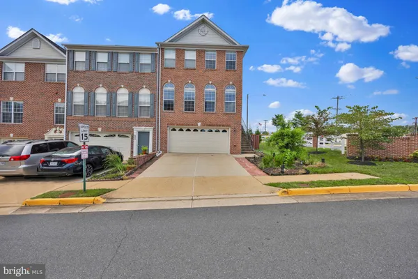 $779,000 | 6350 Regal Oak Drive, Springfield, VA 22152