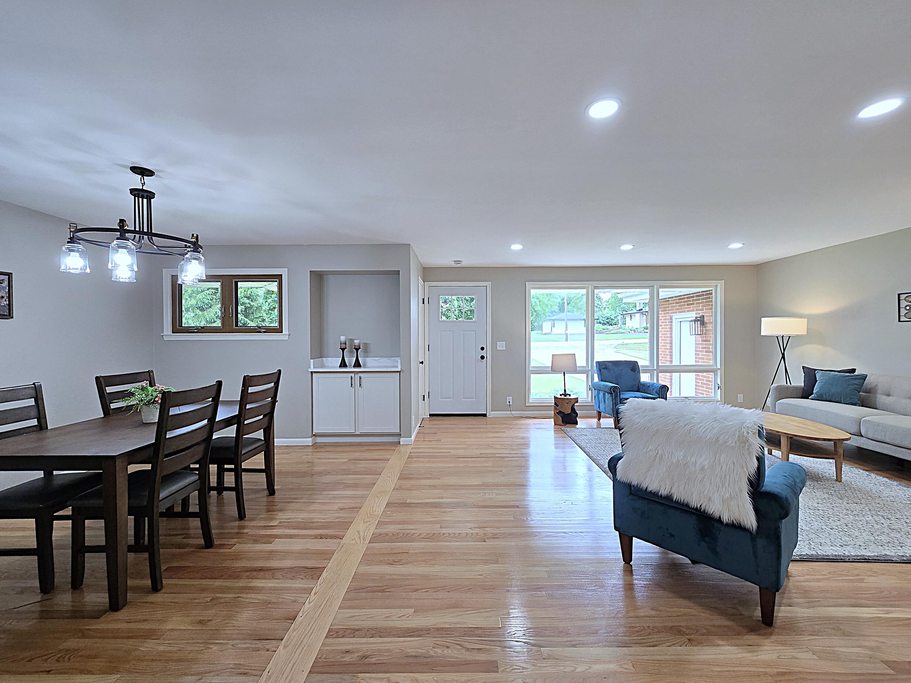 W136N7015 Claas Road Menomonee Falls, WI 53051 - Photo 13 of 54 Open Living Area