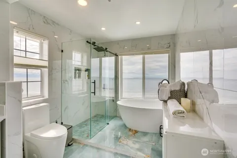 $1,295,000 | 2585 West Beach Road, Oak Harbor, WA 98277
