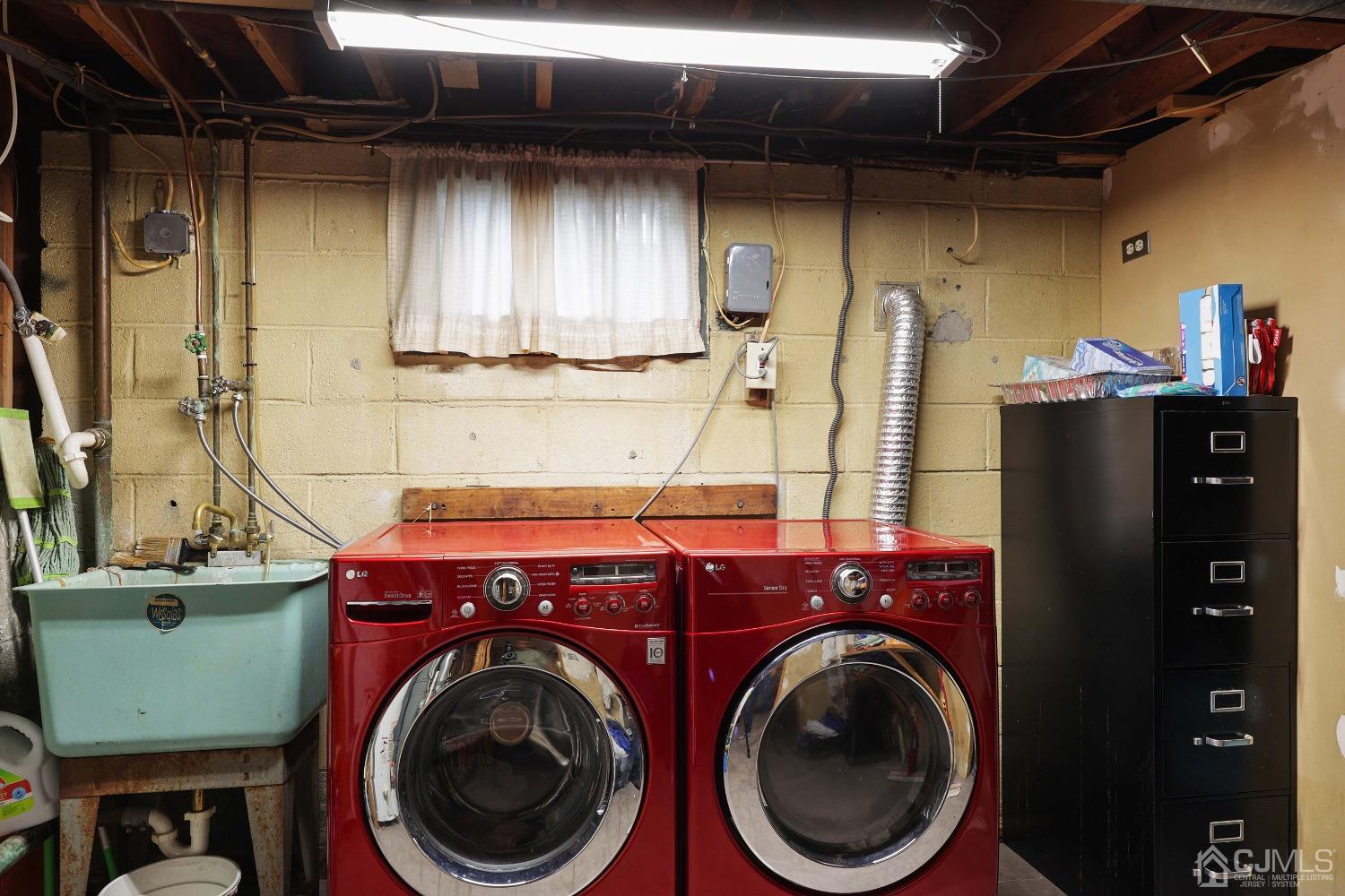 10 Gramercy Road Old Bridge, NJ 08857 - Photo 13 of 31 a utility room with dryer and washer