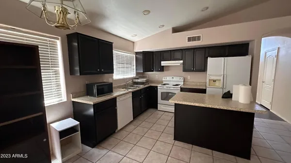 $2,300 | 1616 West Kesler Lane, Chandler, AZ 85224