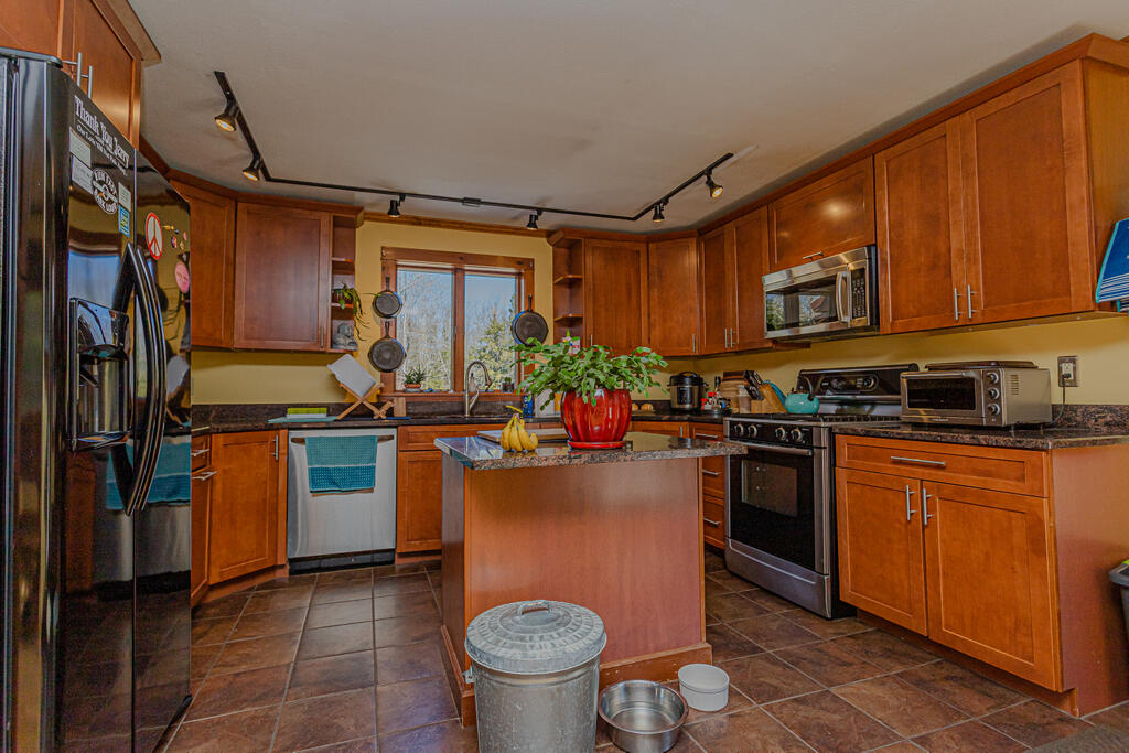 174 Vienna Road Chesterville, ME 04938 - Photo 4 of 59 photo (33 of 71)