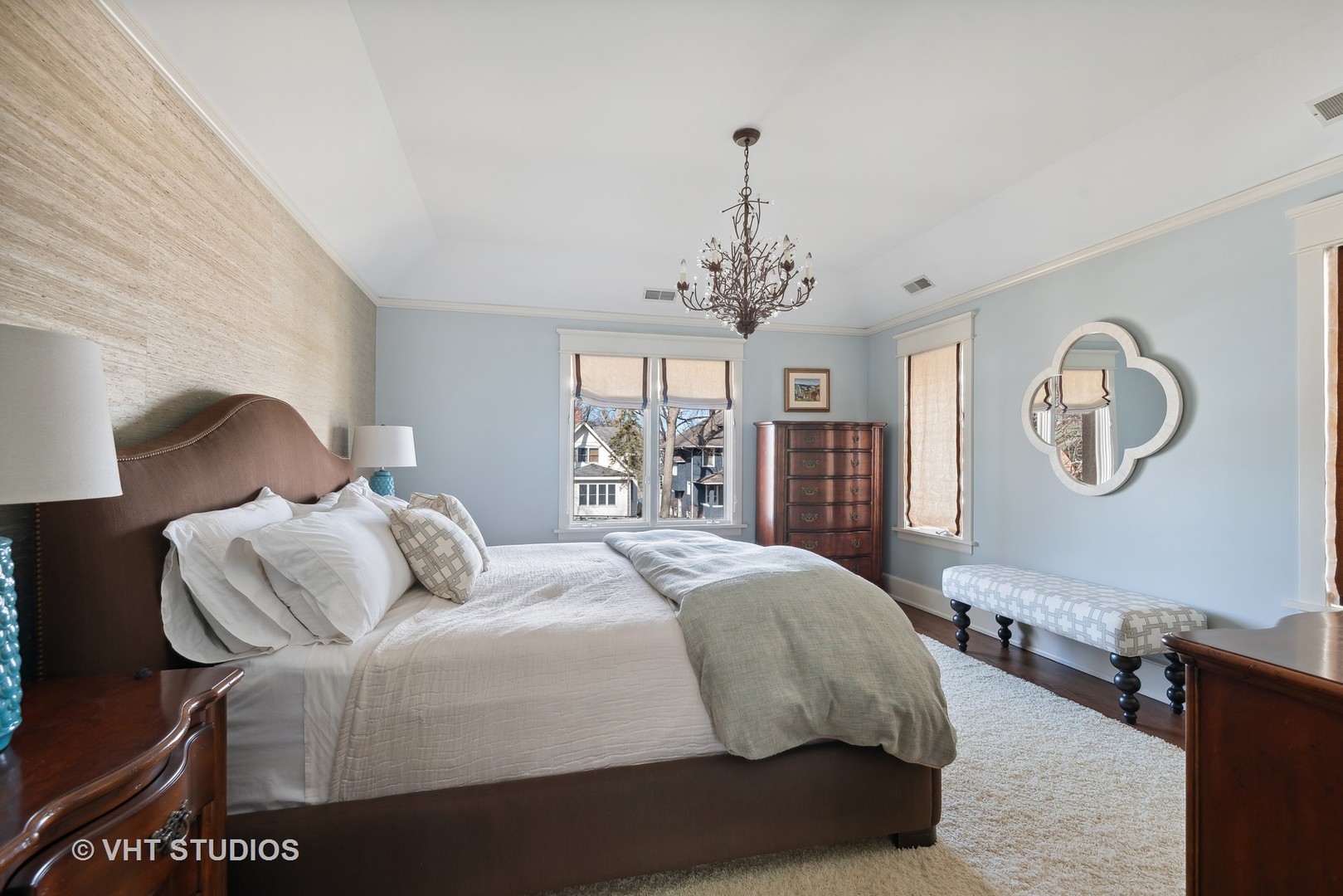 1411 Maple Avenue Wilmette, IL 60091 - Photo 13 of 41 a bedroom with bed and window