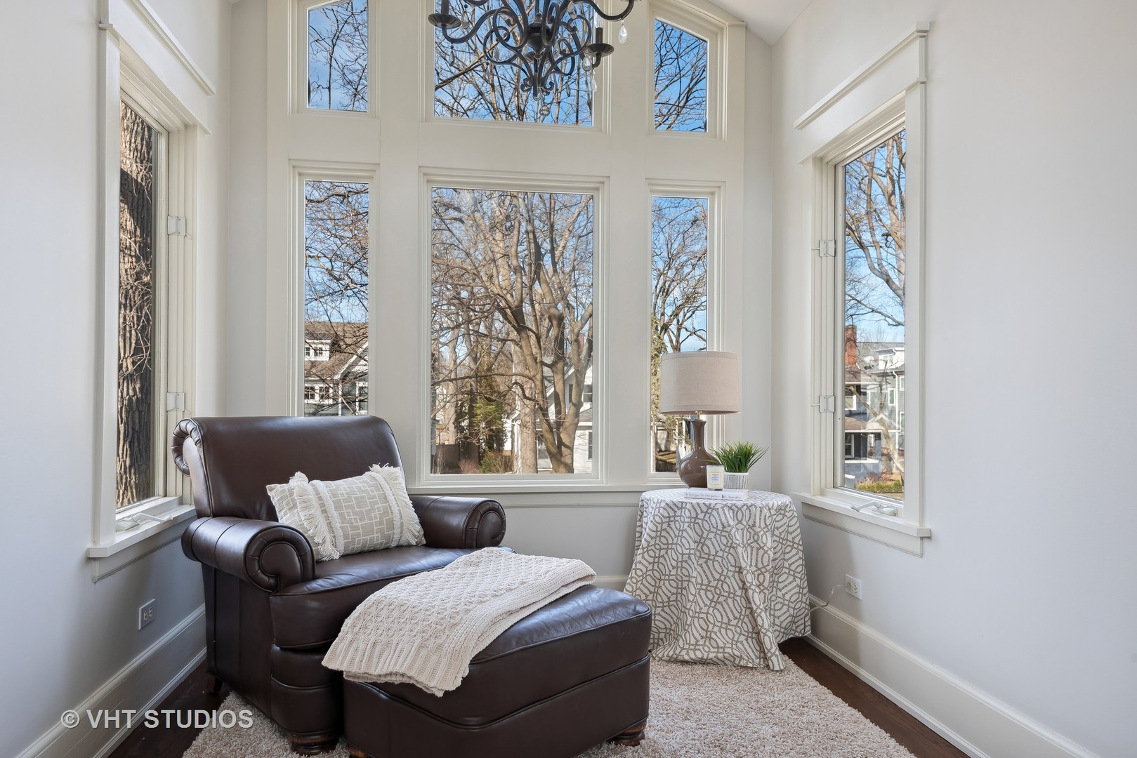 1411 Maple Avenue Wilmette, IL 60091 - Photo 17 of 41 a living room with furniture and a window