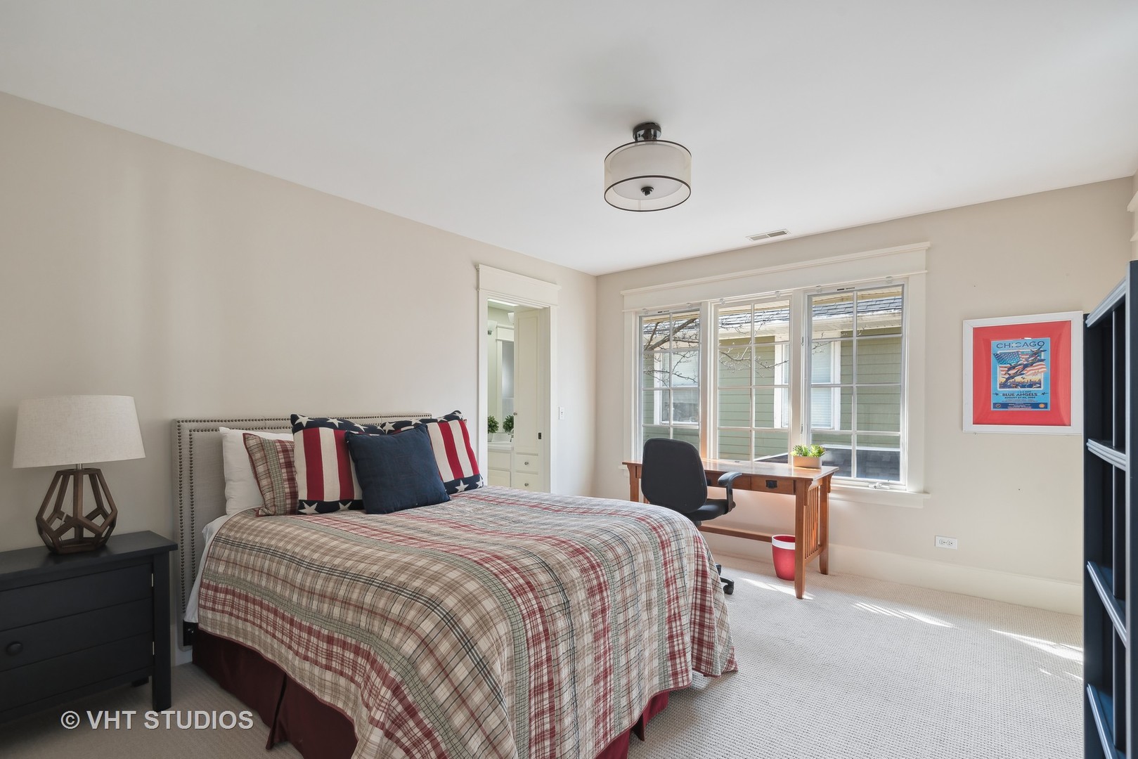 1411 Maple Avenue Wilmette, IL 60091 - Photo 18 of 41 a bed room with a bed and a chair