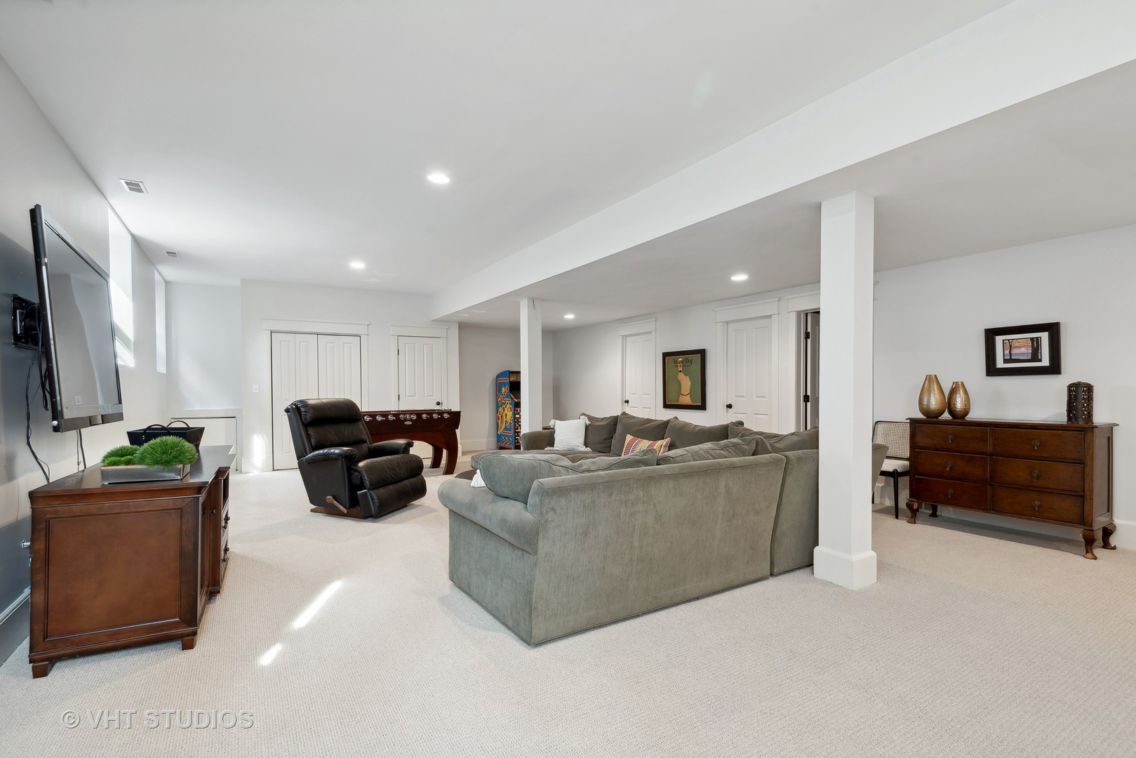 1411 Maple Avenue Wilmette, IL 60091 - Photo 24 of 41 a living room with furniture and a couch