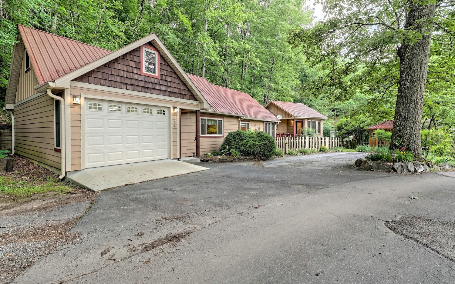 454 Hiawassee River Road Murphy, NC 28906 - Photo 1 of 26 Main View