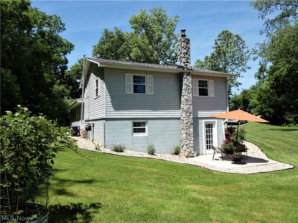 12165 Dupont Road Washington, WV 26181 - Photo 2 of 34