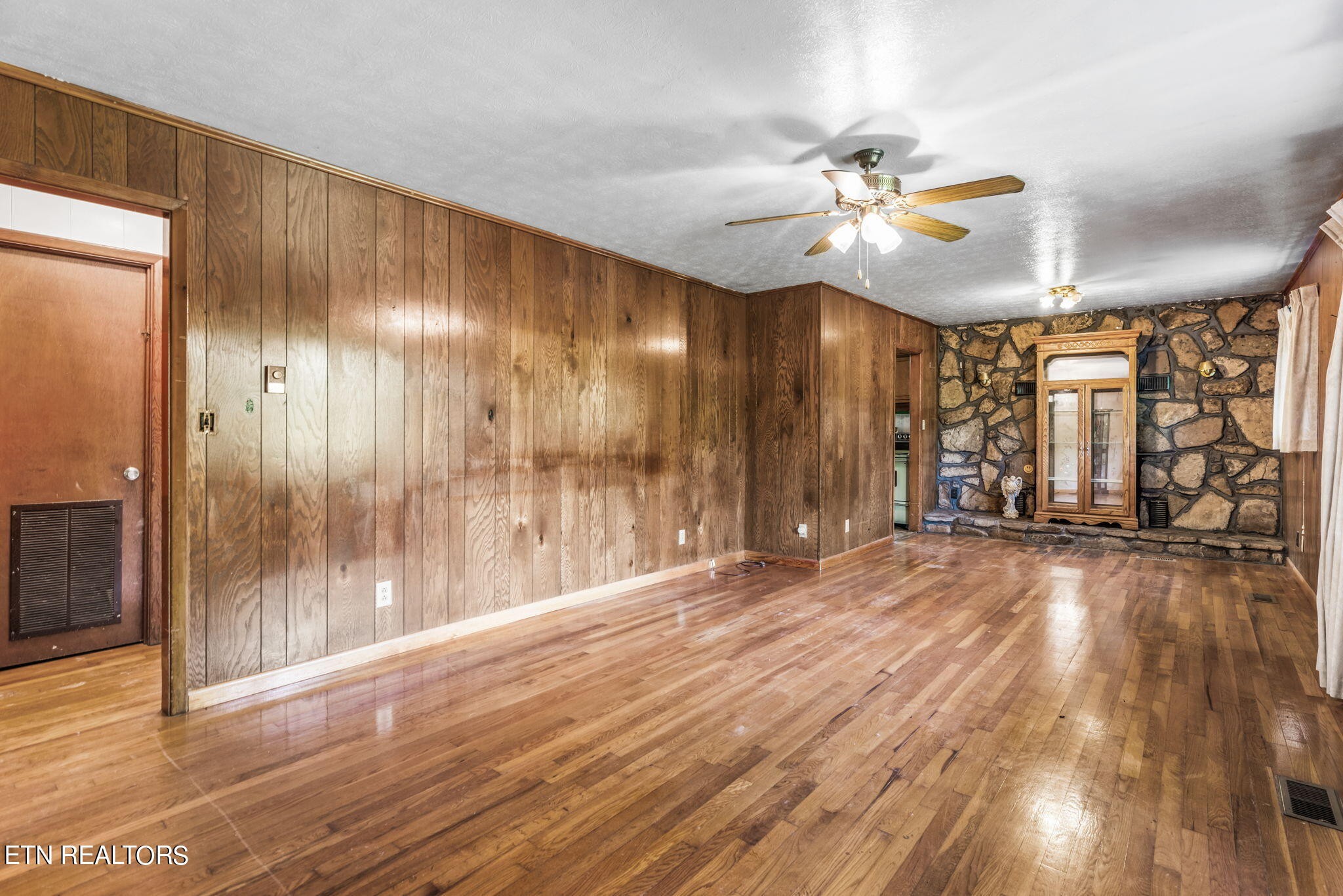1979 Deermont Road Oakdale, TN 37829 - Photo 4 of 35 Gallery Image 4