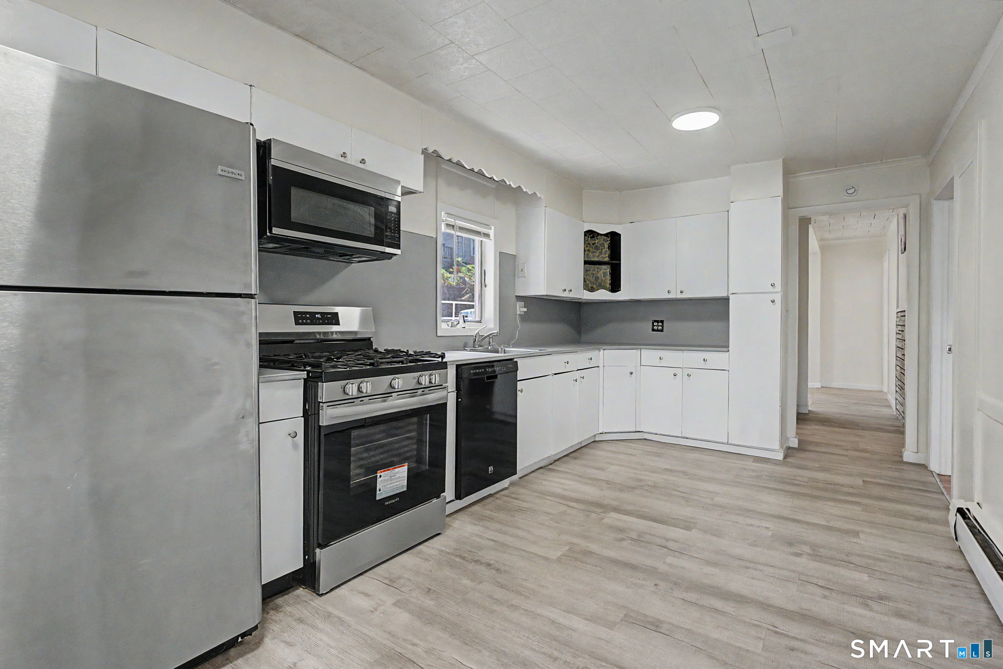 52 Alder Street Waterbury, CT 06708 - Photo 6 of 40