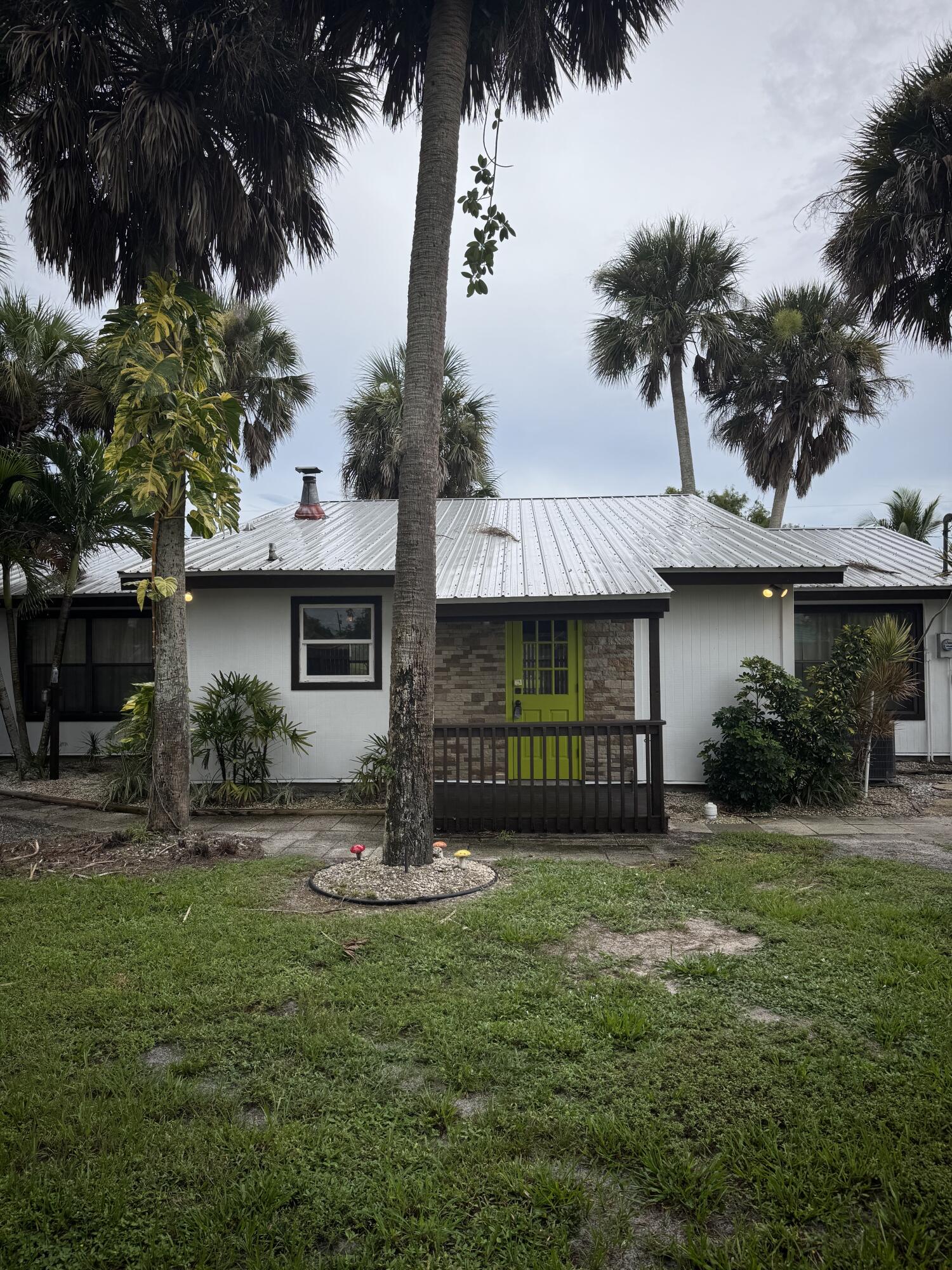 9636 Southwest Adams Avenue Okeechobee, FL 34974 - Photo 1 of 38 a front view of a house with a garden and yard
