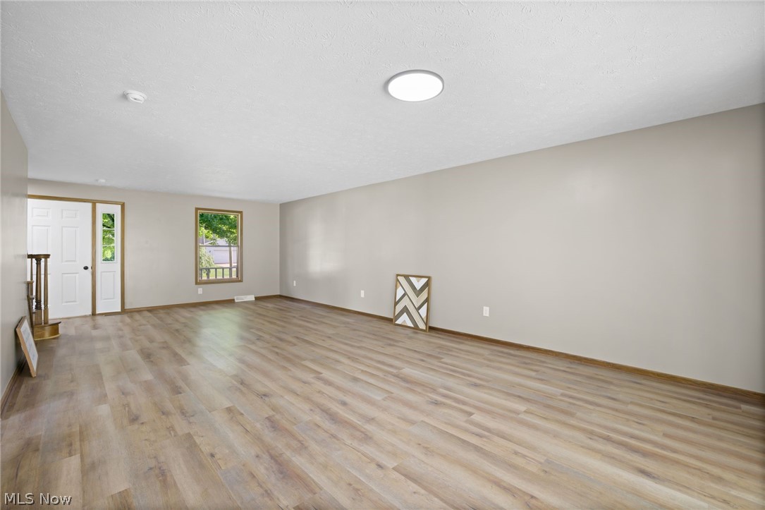 4694 Leone Road Northeast Louisville, OH 44641 - Photo 5 of 31