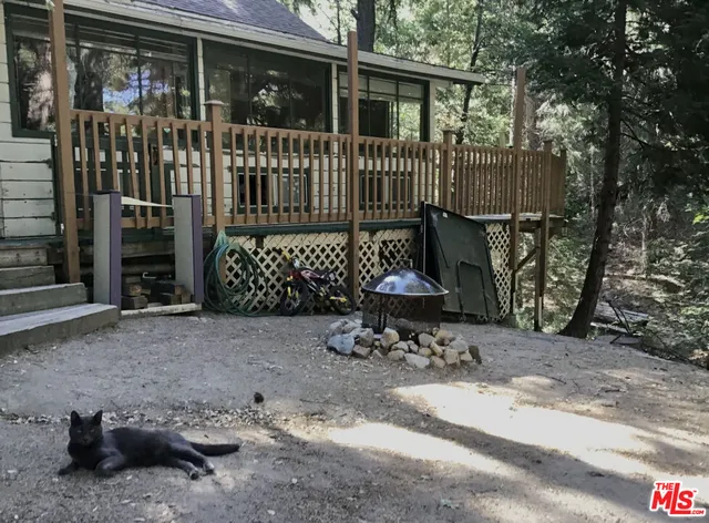 a view of a bench with a bench in patio
